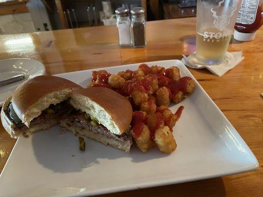 Very good spicy burger and tater tots