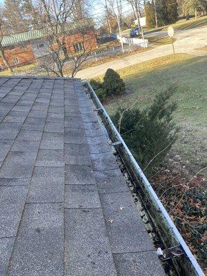 GUTTER CLEANING CALL 810-217-0282