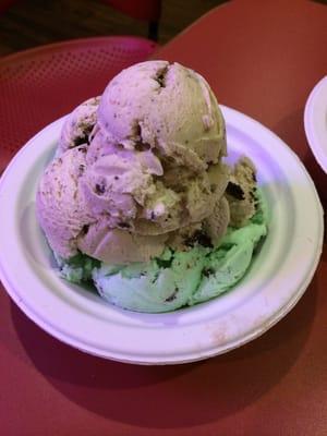 Single scoop cookies n creme and mint chocolate chip ice cream $1