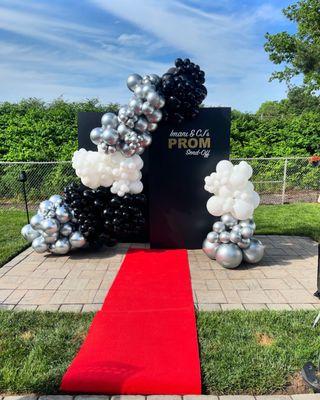 Prom custom backdrop and balloons