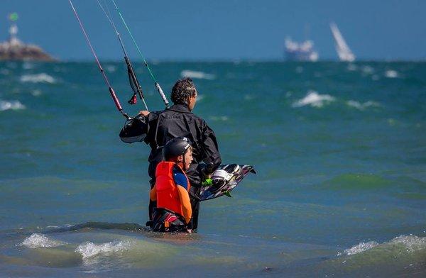 Even if it might look unbelievable at first sight, kitesurfing can be learned quite fast and easily. Our first priority is safety.