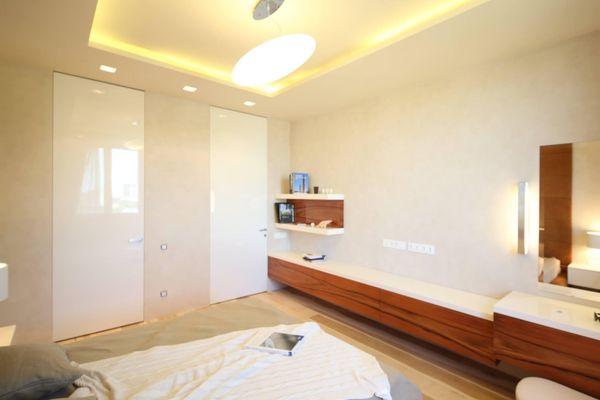 Bedroom | floor to celling doors