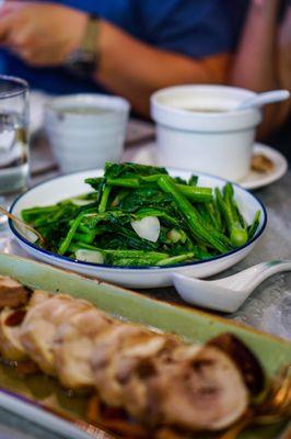 Stir-Fry Seasonal Greens with Garlic - IG: @nelson_eats