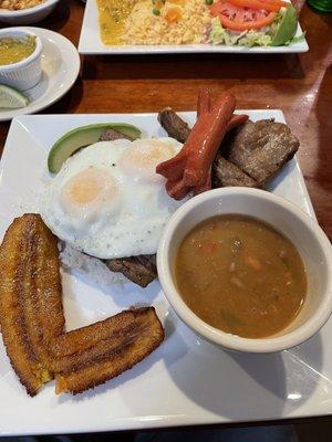 Bandeja paisa estilo Ecuatoriano