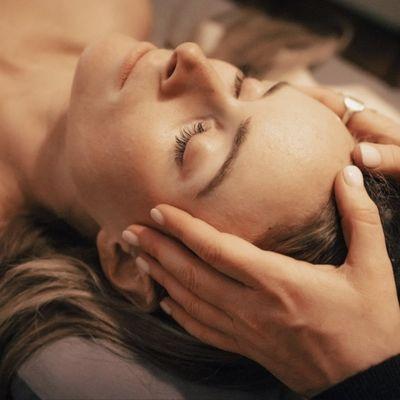 Help reduce symptoms of headaches and brain fog with the gentle modality of lymphatic drainage therapy.