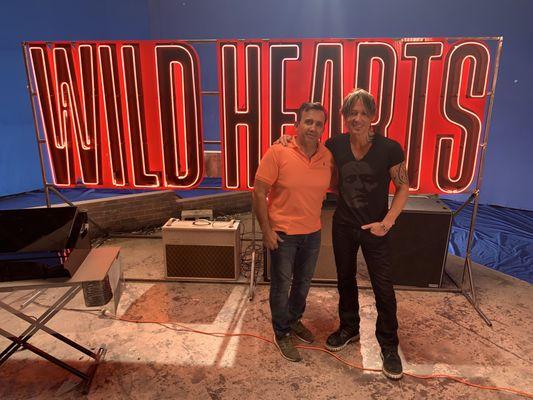 Wild hearts music video sign Keith urban