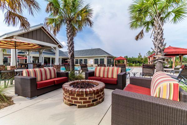 Fire Pit w/ seating area