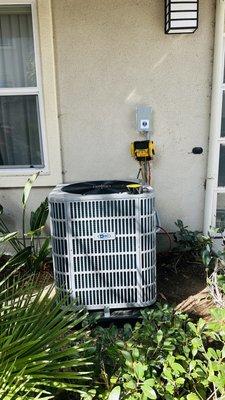 Air conditioning condenser