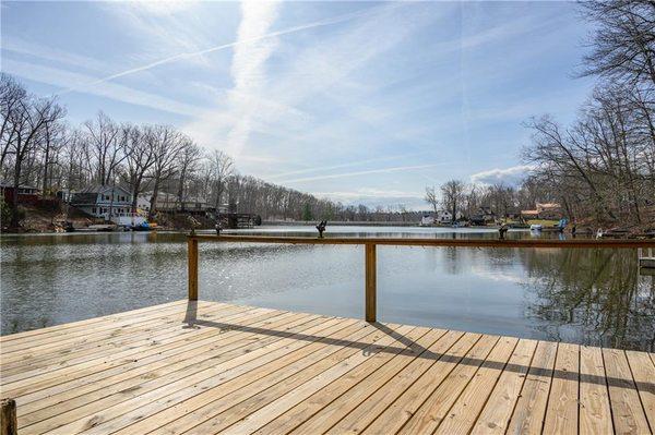 Picture yourself on this dock and lake!