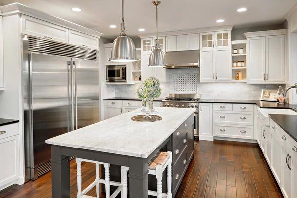 Two tone shaker cabinets