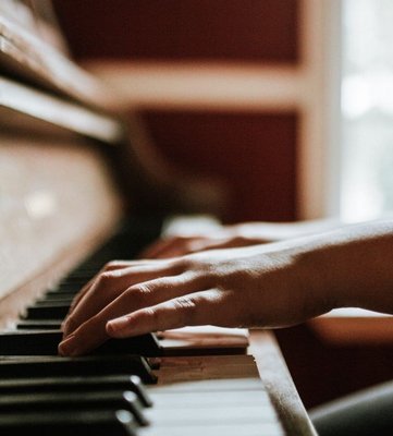 hands-keyboard-closeup