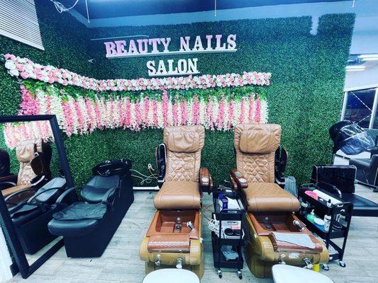 Revolution beauty nails salon