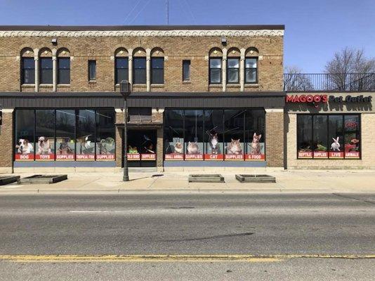 Magoo's Pet Outlet Owosso storefront.