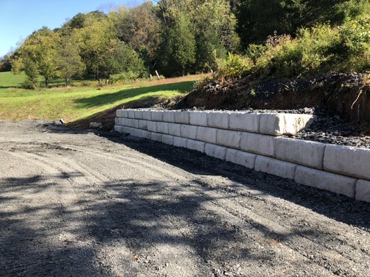 Block retaining wall