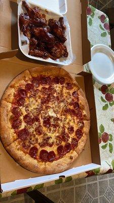 Honey Bbq 6# One X-Large 16" Plain Pizza, 20 Buffalo Wings and 2-Liter Soda Family Special