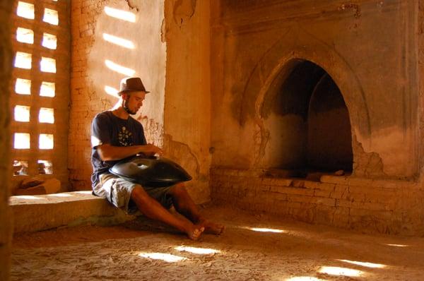 Jeremy Arndt playing his handpan at the Temples of Bagan (Myanmar)