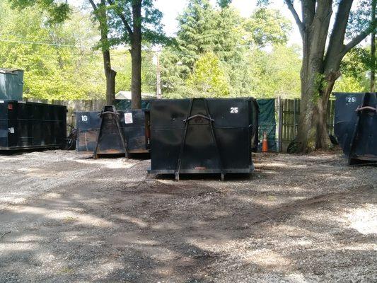 Rolloff dumpsters for rent in Charlotte, NC. For construction projects, household cleanup, roofing, waste disposal, debris removal.