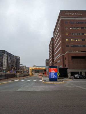 Emergency department entrance - Mayo Clinic Hospital, St Marys Campus