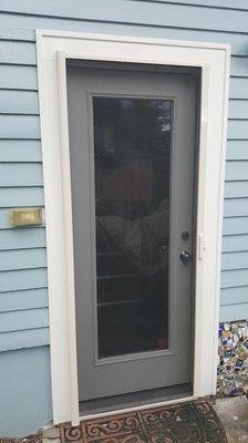 Single door, screen drawn, outside mount