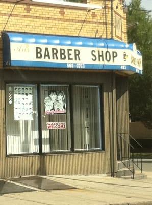 Ari's Barbershop