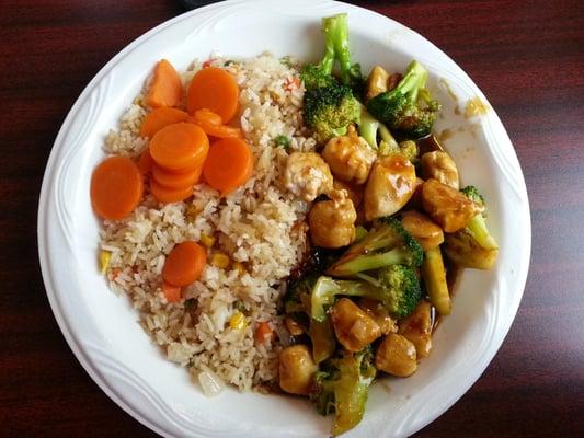 Teriyaki Chicken at Narita Express with broccoli, rice and carrots.