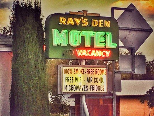 Ray's Den Motel in Independence