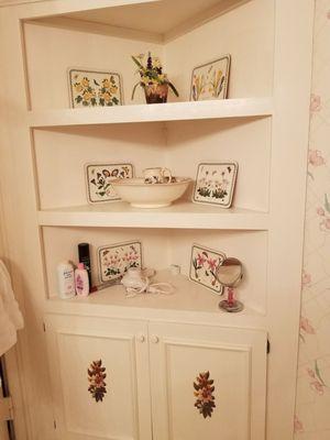 Dutchess suite adorable corner shelf in bath