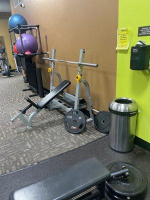 To close to wall. Can't even rack weight.