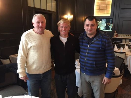 Chernomorets staff meeting new Cosmos player , Odessa born Eugene Starikov.