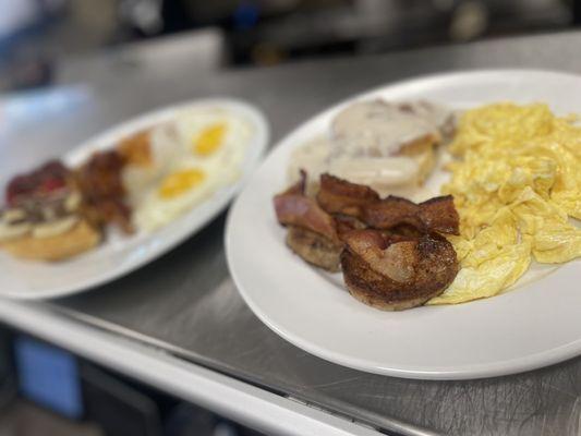 Texas 7 Biscuits and Gravy Combo