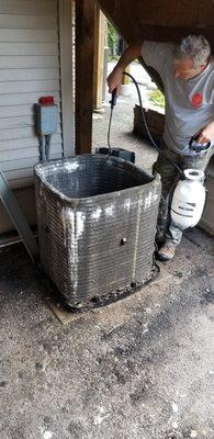 Cleaning the air conditioner that hasn't been clean for years.