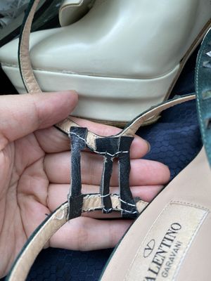 Never seen shoes repairmen that fucking sucks this much.