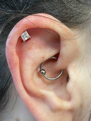 Helix with princess cut CZ titanium by neo metal, and daith with anatometal CBR done by Holly