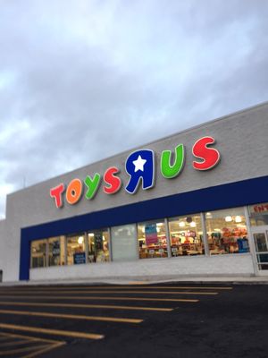 Toys R Us of North Attleborough -- 1190 South Washington Street / Route 1, North Attleborough          Storefront