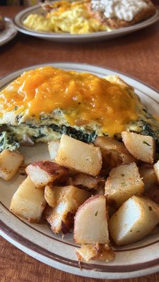 Spinach, mushroom and cheddar omelette and breakfast potatoes