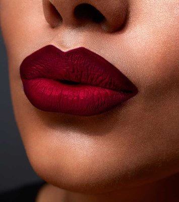 Signatre Red lip