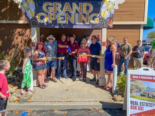 Grand opening ribbon cutting ceremony picture.