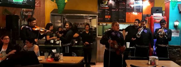 Arturo Guerrero y Su Mariachi Loco