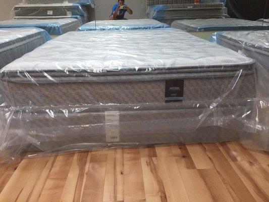 Brand New Queen Mattress Set with Pillow Top 450$$$