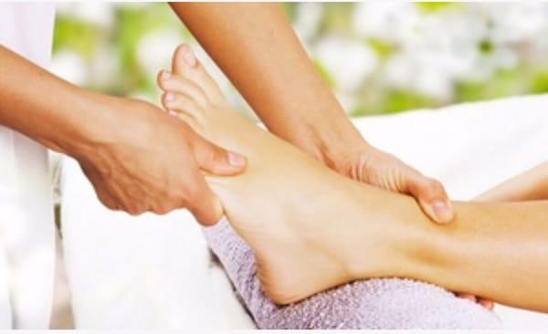 Reflexology pedicure included foot massage 20 minutes