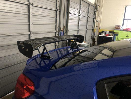 Install Universal carbon fiber wing