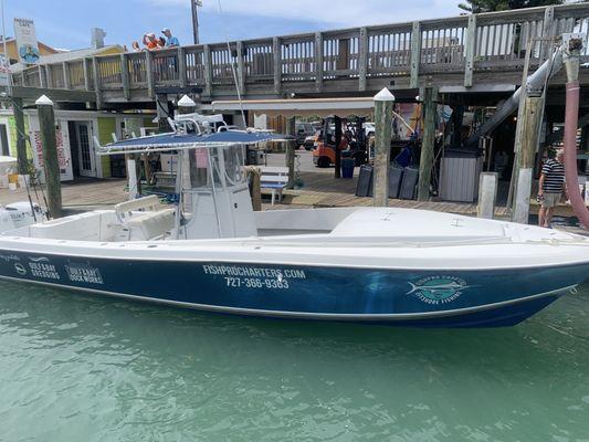 32 ft Contender Twin Engine