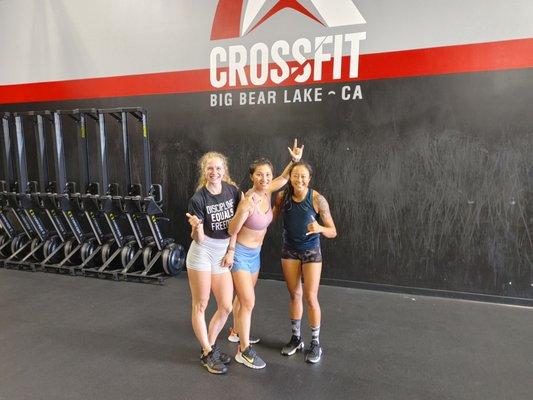 Make new CrossFit friends who dropped in from Huntington Beach!  9/3/22