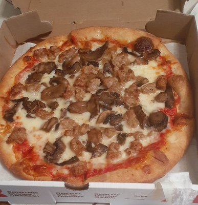 Small sausage & mushroom pizza