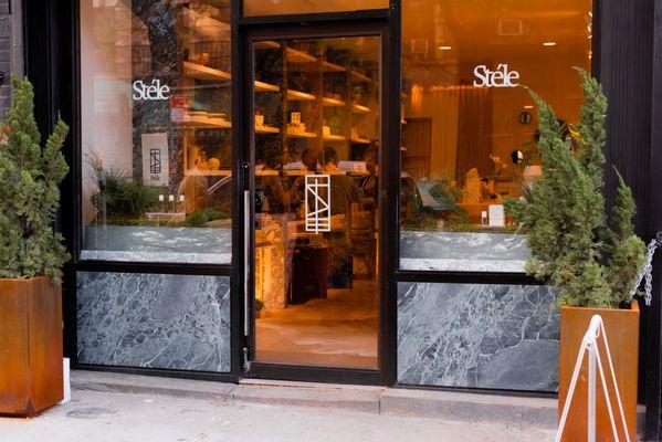 Stéle Storefront, Street View