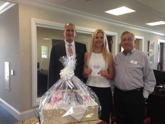 Ewa at the Glenview Chamber of Commerce awarding  a gift basket to the 2016 winner.