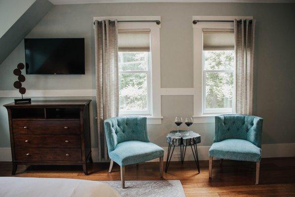 White Oak Deluxe Sitting Area