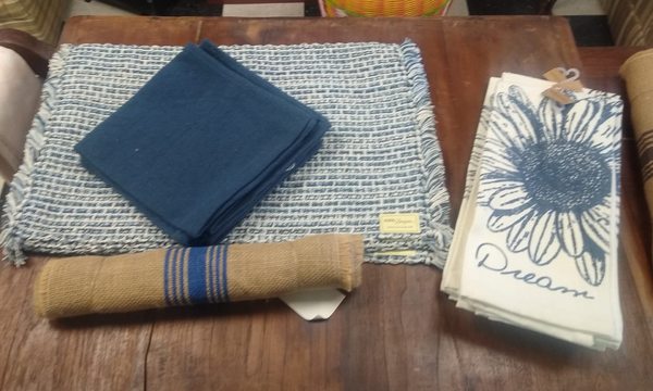 Table runners, dish towels, Placemats, linen/cloth napkins