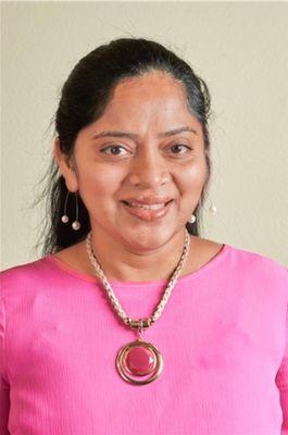 Dallas dentist Dr. Praneetha Mummaneni at Glow Dental and Orthodontics