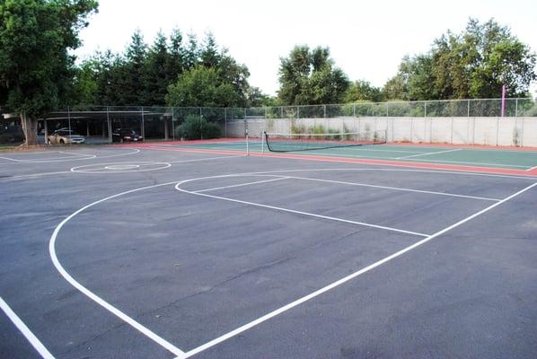 Basketball court/tennis courts